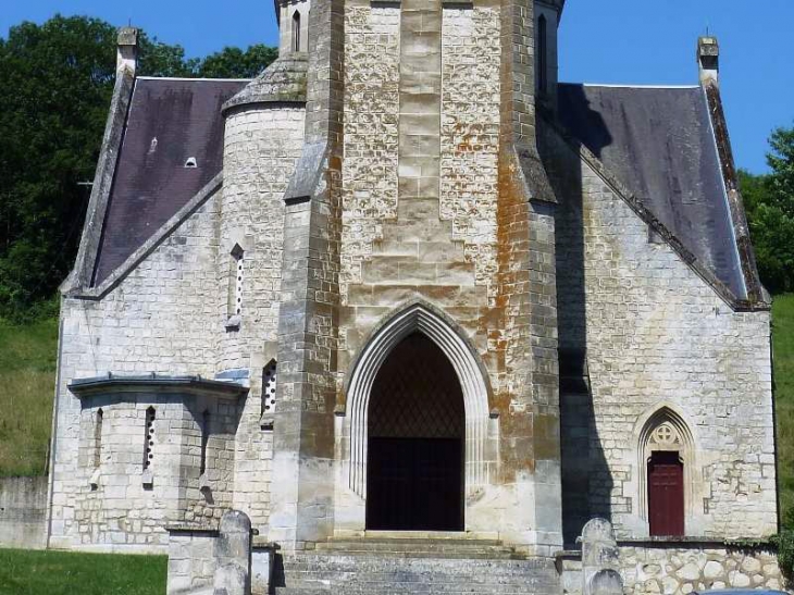 L'entrée de l'église - Vaudesson