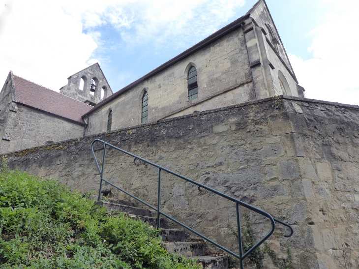 La montée vers l'église - Vauxcéré