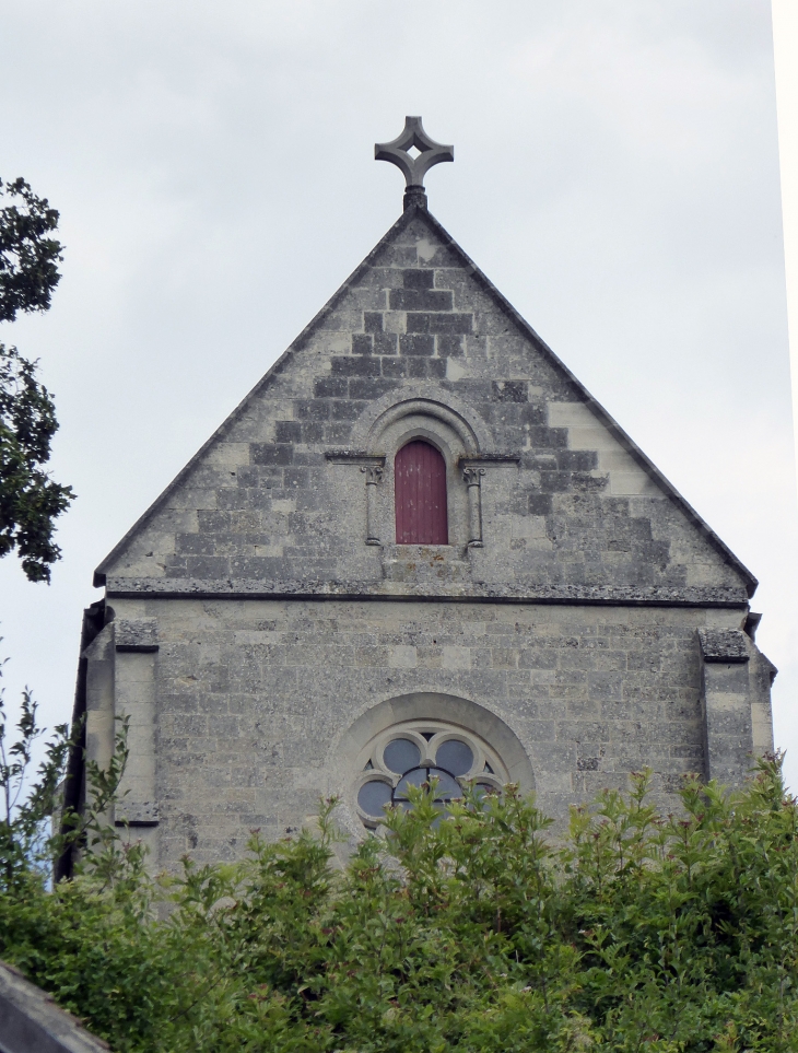 L'entrée de l'église - Vauxcéré