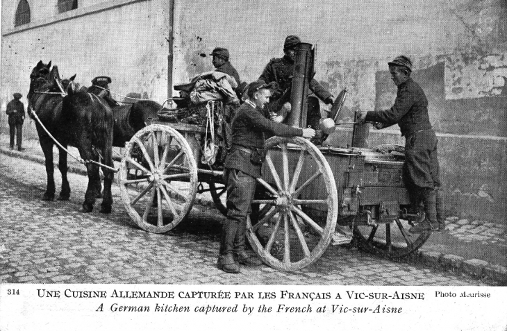 Une cuisine allemande capturée par les Français (carte postale de 1915) - Vic-sur-Aisne