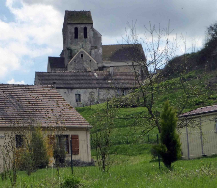 Vue sur l'église de Nanteuil - Vichel-Nanteuil