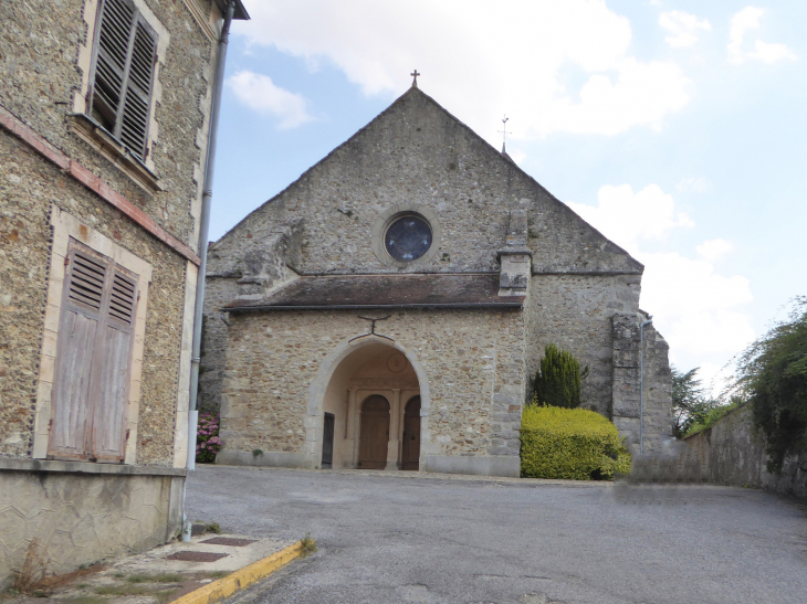 Vers l'église - Viels-Maisons