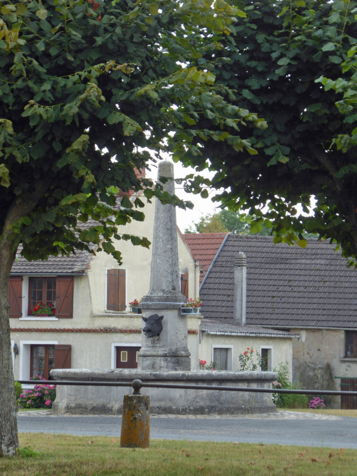 La fontaine - Villeneuve-sur-Fère