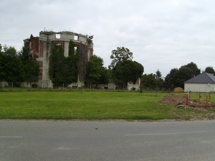 Le château - Villequier-Aumont