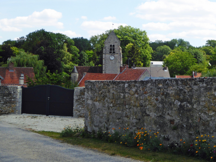 L'église dans le village - Villers-Agron-Aiguizy