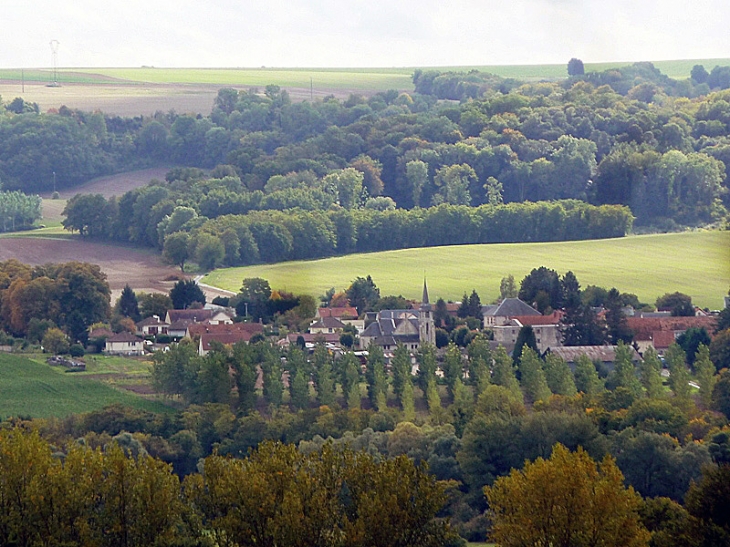 Le 1er Janvier 2016 les communes Vauxcéré, Glennes, Longueval-Barbonval, Merval,Perles, Révillon et Villers-en-Prayères ont fusionné  pour former la nouvelle commune  Les Septvallons