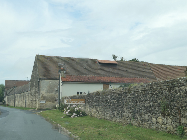 Ferme à l'entrée du village - Barbery