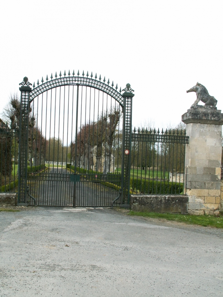 Grille du chateau de Baugy Oise