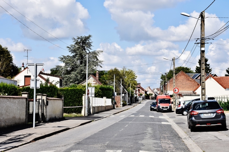 Le Village - Beaulieu-les-Fontaines