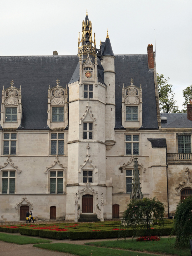 Le palais épiscopal style renaissance - Beauvais