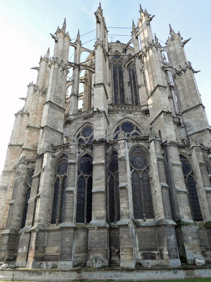 Cathédrale Saint Pierre:  le chevet - Beauvais