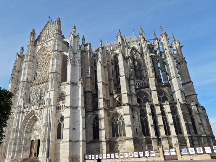 Cathédrale Saint Pierre:  le chevet, le choeur et le transept Sud - Beauvais