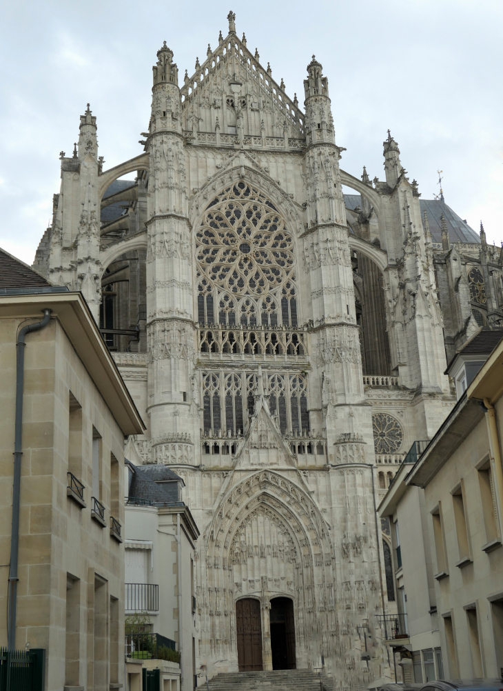 Cathédrale Saint Pierre: le transept Sud : portail Saint Pierre - Beauvais