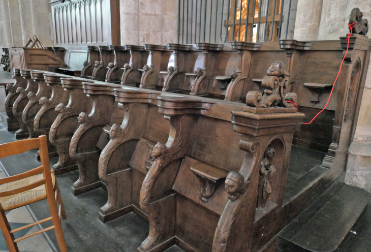 La cathédrale : les stalles du choeur - Beauvais