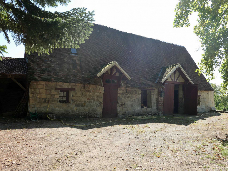 Dans la cour du château - Béhéricourt