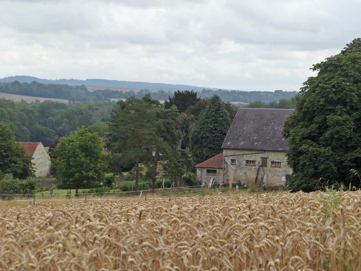 Ferme dans la campagne - Béthancourt-en-Valois