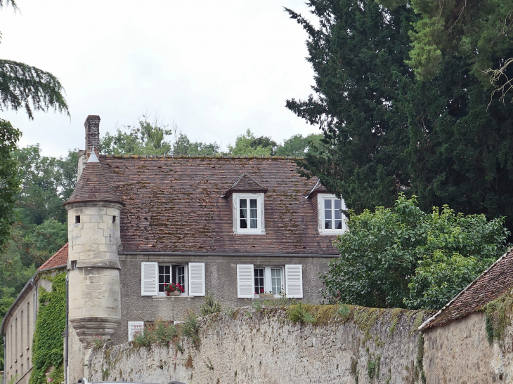 Logis de ferme avec échauguette - Béthancourt-en-Valois