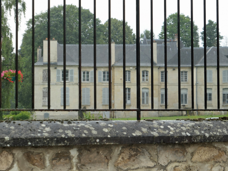 Le château de la Douye - Béthisy-Saint-Pierre