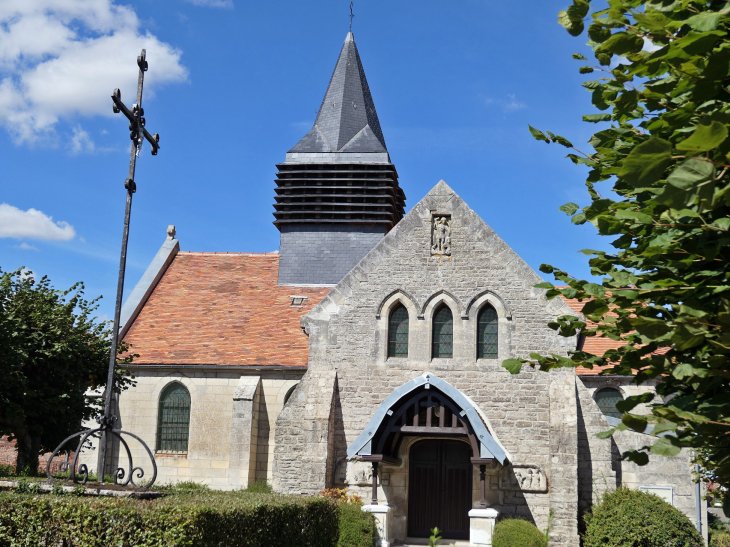 L'entrée de l'église - Biermont