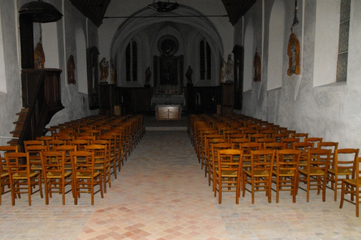 Intérieur de l'église de  Chambors, tout juste rénovée