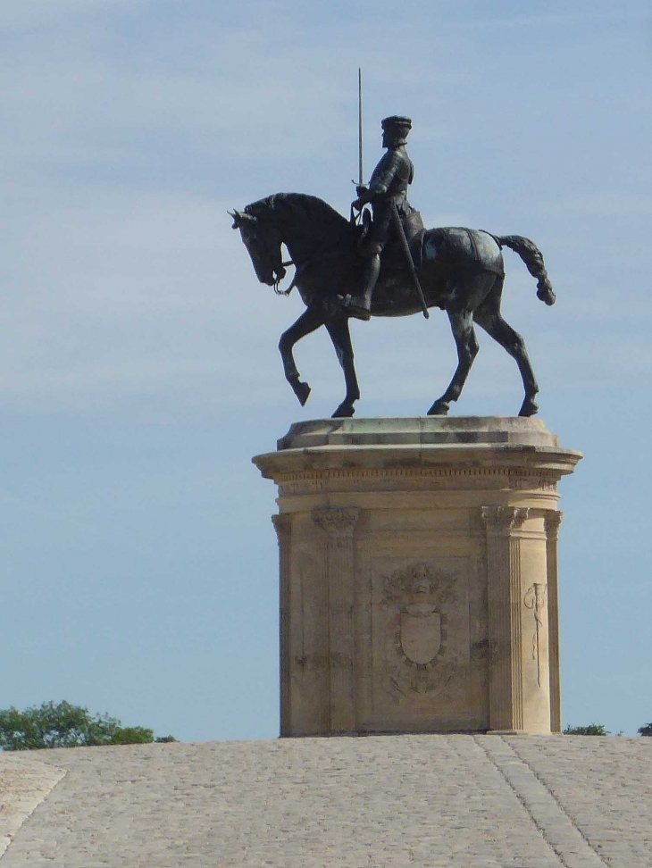 La statue du duc de Montmorency - Chantilly