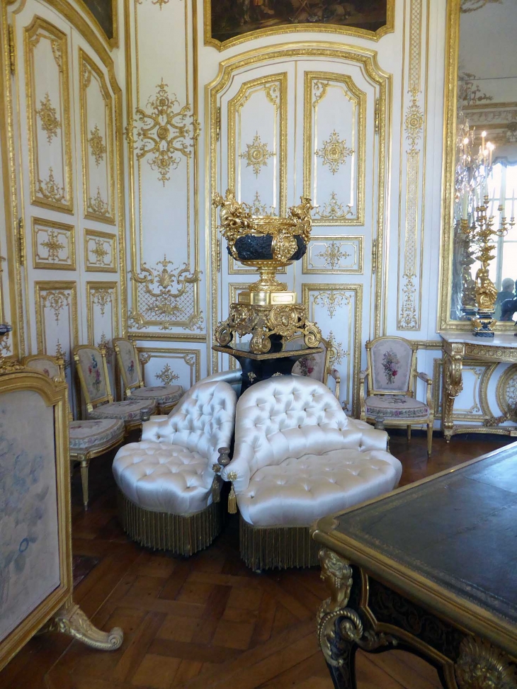 Les appartements princiers : le salon d'angle - Chantilly