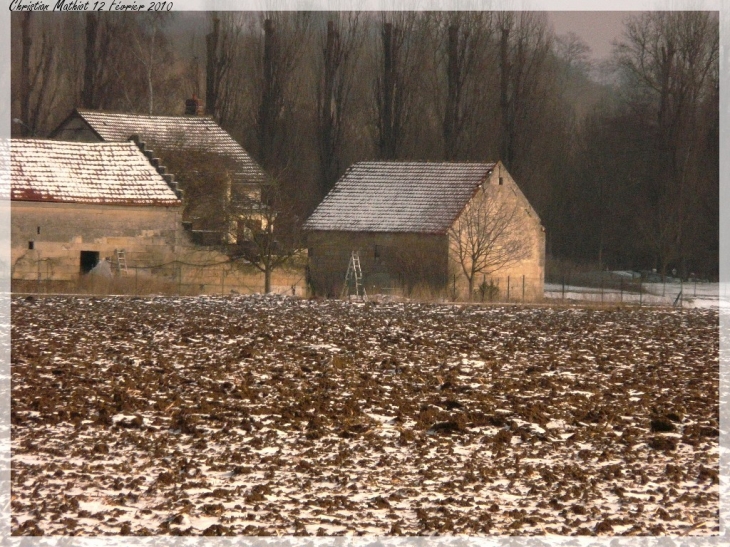 Ferme isolée dans la neige - Choisy-au-Bac