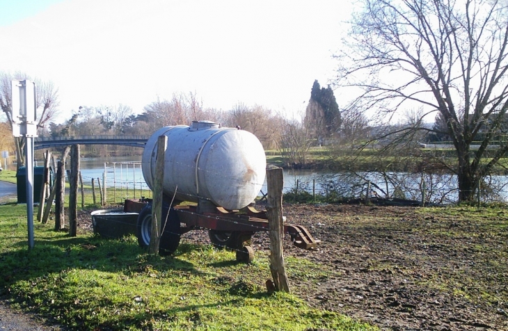 Réserve d'eau pour animaux - Choisy-au-Bac