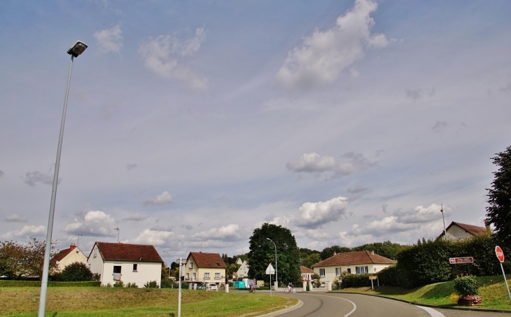 Le Village - Choisy-au-Bac