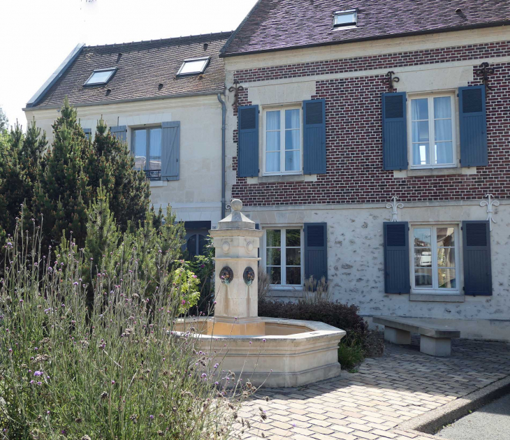 Fontaine place Saint Simon - Clairoix