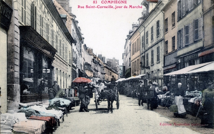 Rue Saint-Corneille, jour de Marché, vers 1914 (carte postale ancienne). - Compiègne