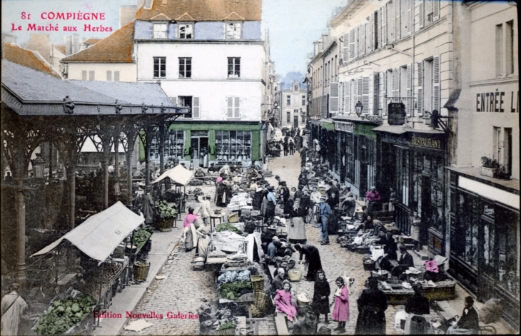 Le Marché aux herbes, vers 1914 (carte postale ancienne). - Compiègne