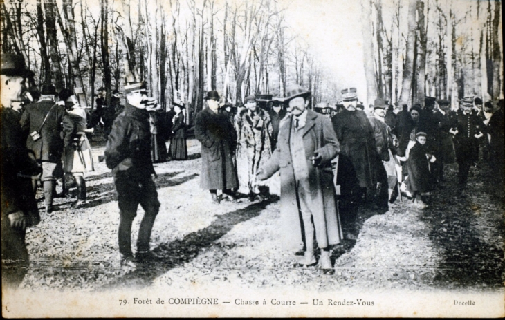 Forêt de Compiègne - Chasse à Courre - Un Rendes Vous, vers 1924 (carte postale ancienne).