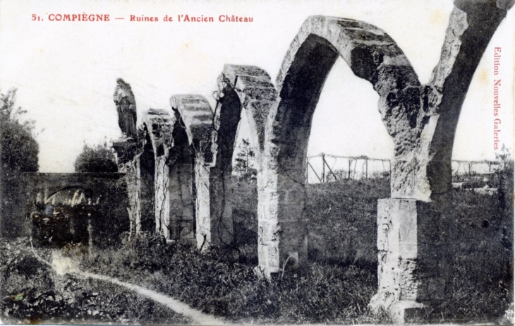 Ruines de l'Ancien Château, vers 1914 (carte postale ancienne). - Compiègne