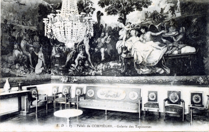 Musée de Compiègne - Galerie des Tapisseries; vers 1914 (carte postale ancienne).