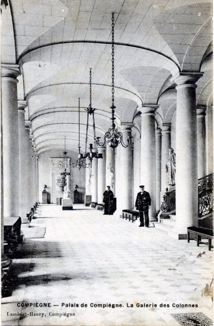 Palais de Compiègne - La Galerie des Colonnes, vers 1914 (carte postale ancienne).