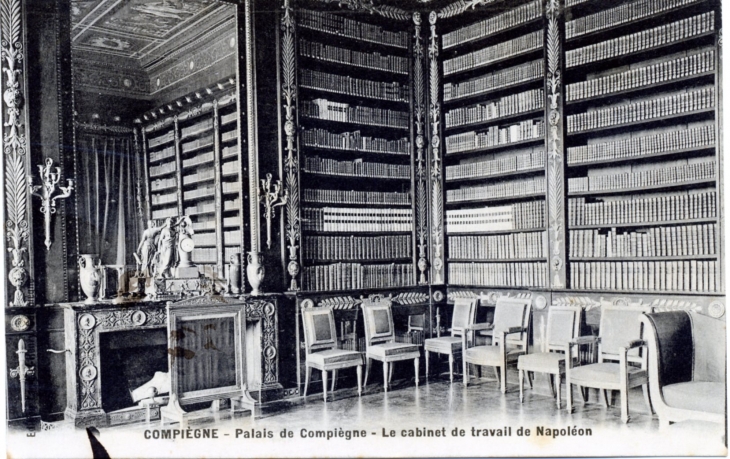 Palais de Compiègne - La cabinet de travail de Napoléon, vers 1914 (carte postale ancienne).