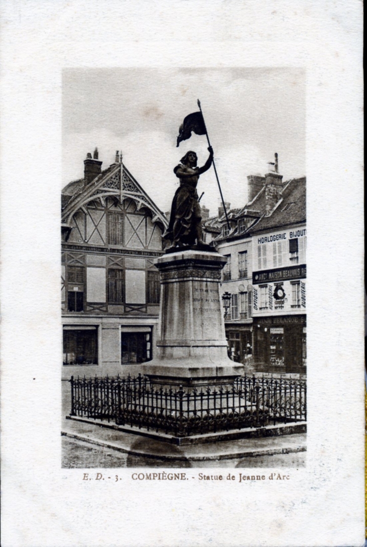 Statue de Jeanne d'Arc, vers 1914 (carte postale ancienne). - Compiègne