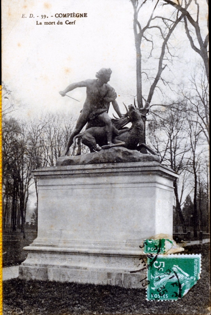 La mort du Cerf, vers 1914 (carte postale ancienne). - Compiègne