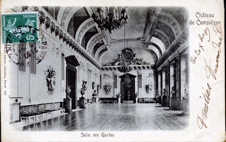 Château de Compiègne - Salle des Gardes, vers 1909 (carte postale ancienne).