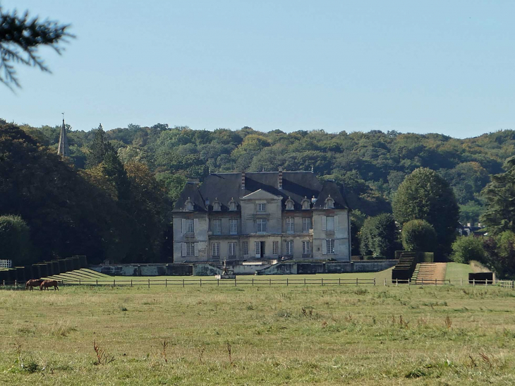 Vue sur le château et le clocher - Cuts