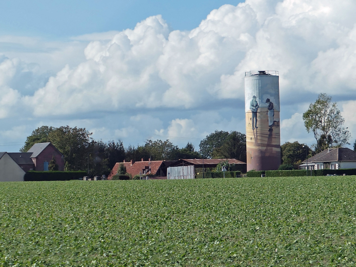 Vue sur Saint Rimbaullt et son château d'eau  - Essuiles