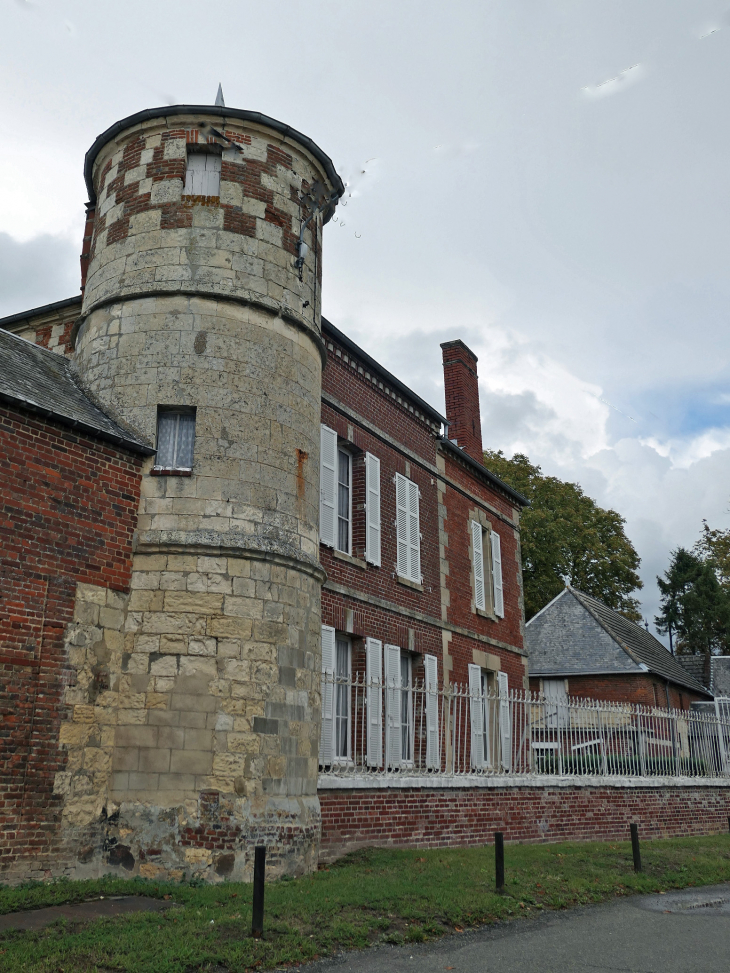 Maison avec tourelle - Ferrières