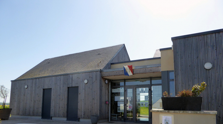 LE LUAT : la mairie - Fresnoy-le-Luat