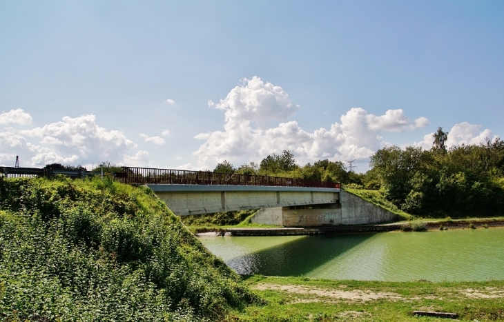 Pont sur le Canal-du-Nord - Frétoy-le-Château