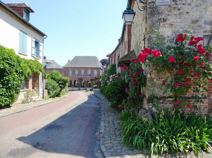 Rue du Logis du Roy vers la mairie - Gerberoy