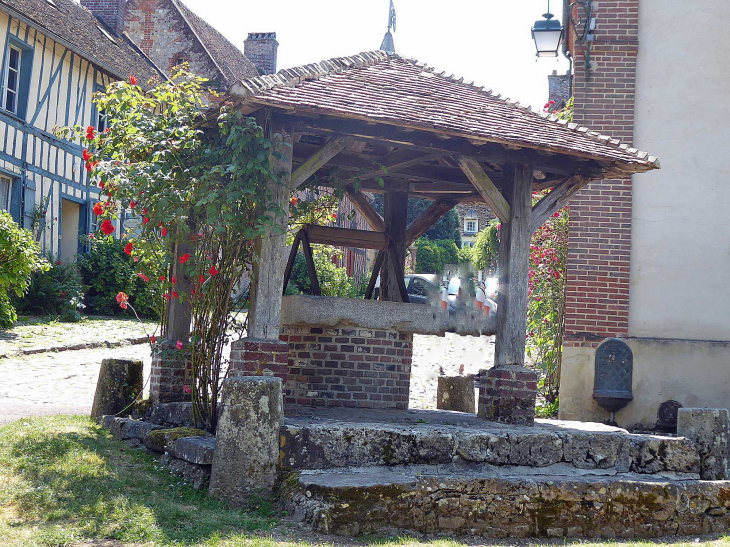 Rue Henri le Sidaner : le puits - Gerberoy