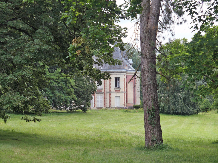 Le château dans son parc - Gilocourt