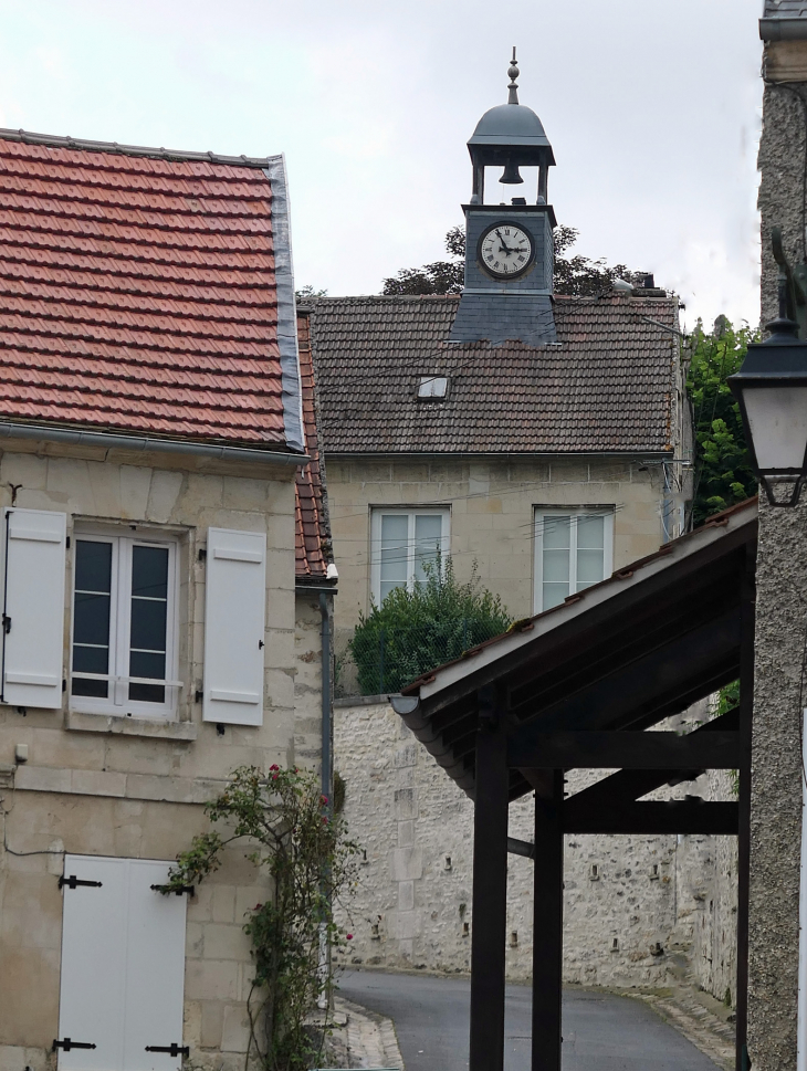 Vue sur le clocheton de la mairie - Glaignes