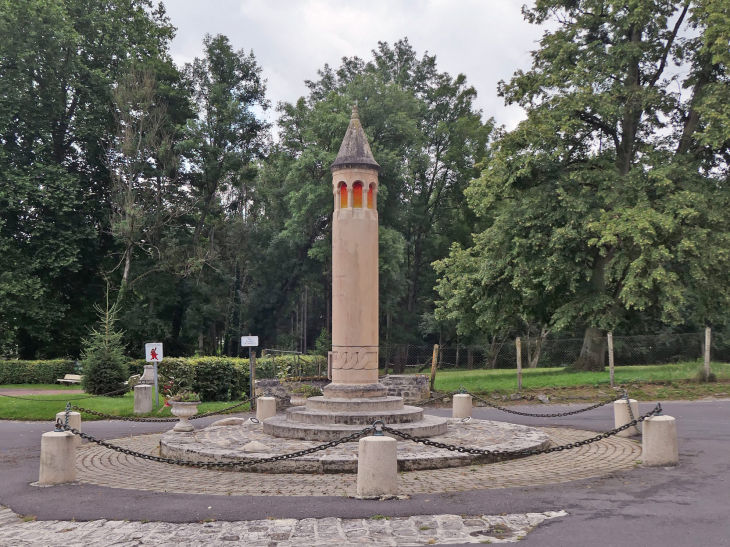 La lanterne des morts : monument aux morts - Glaignes
